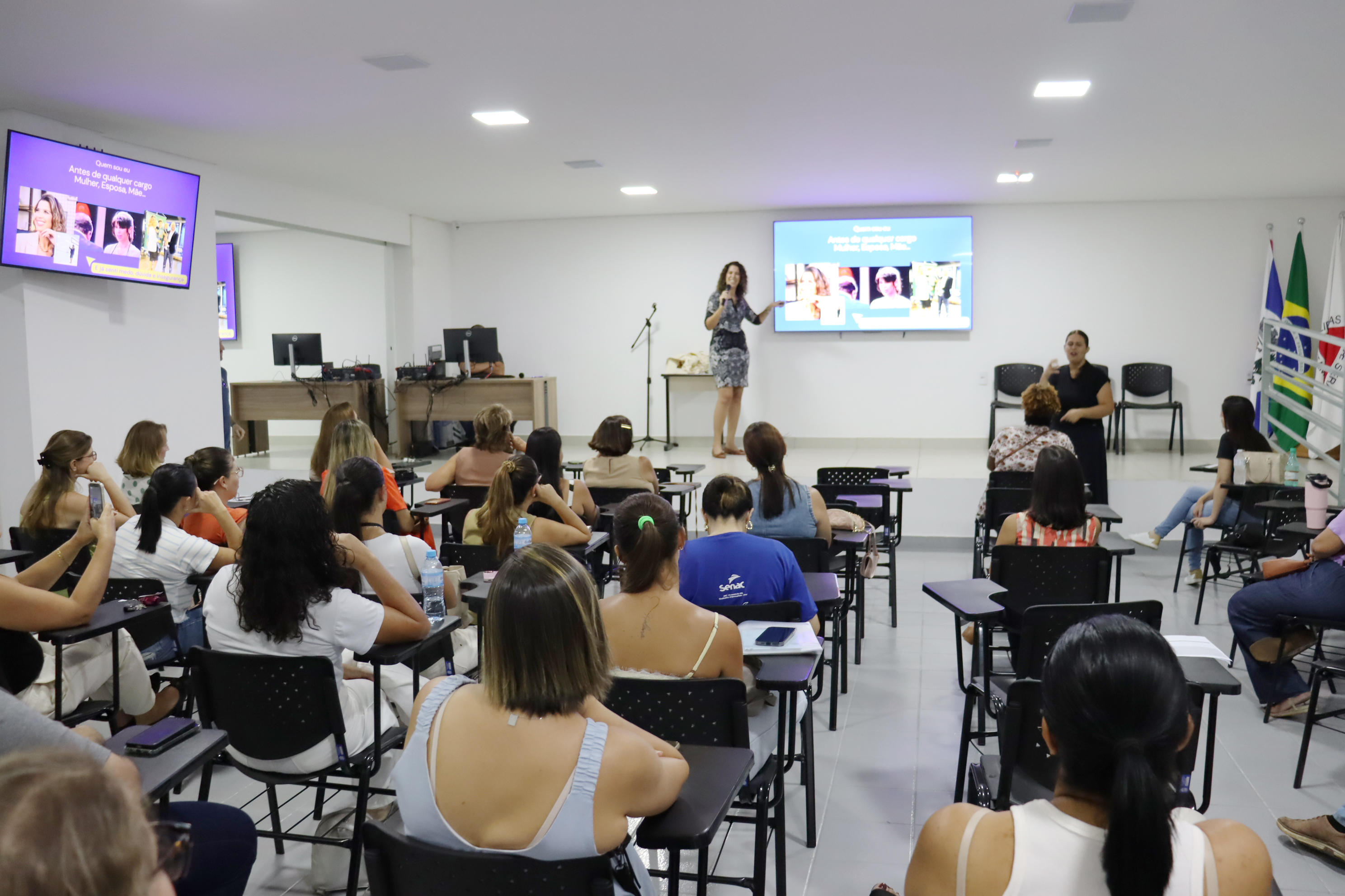 O evento reuniu palestras e estandes voltados ao cuidado e aos direitos das mulheres