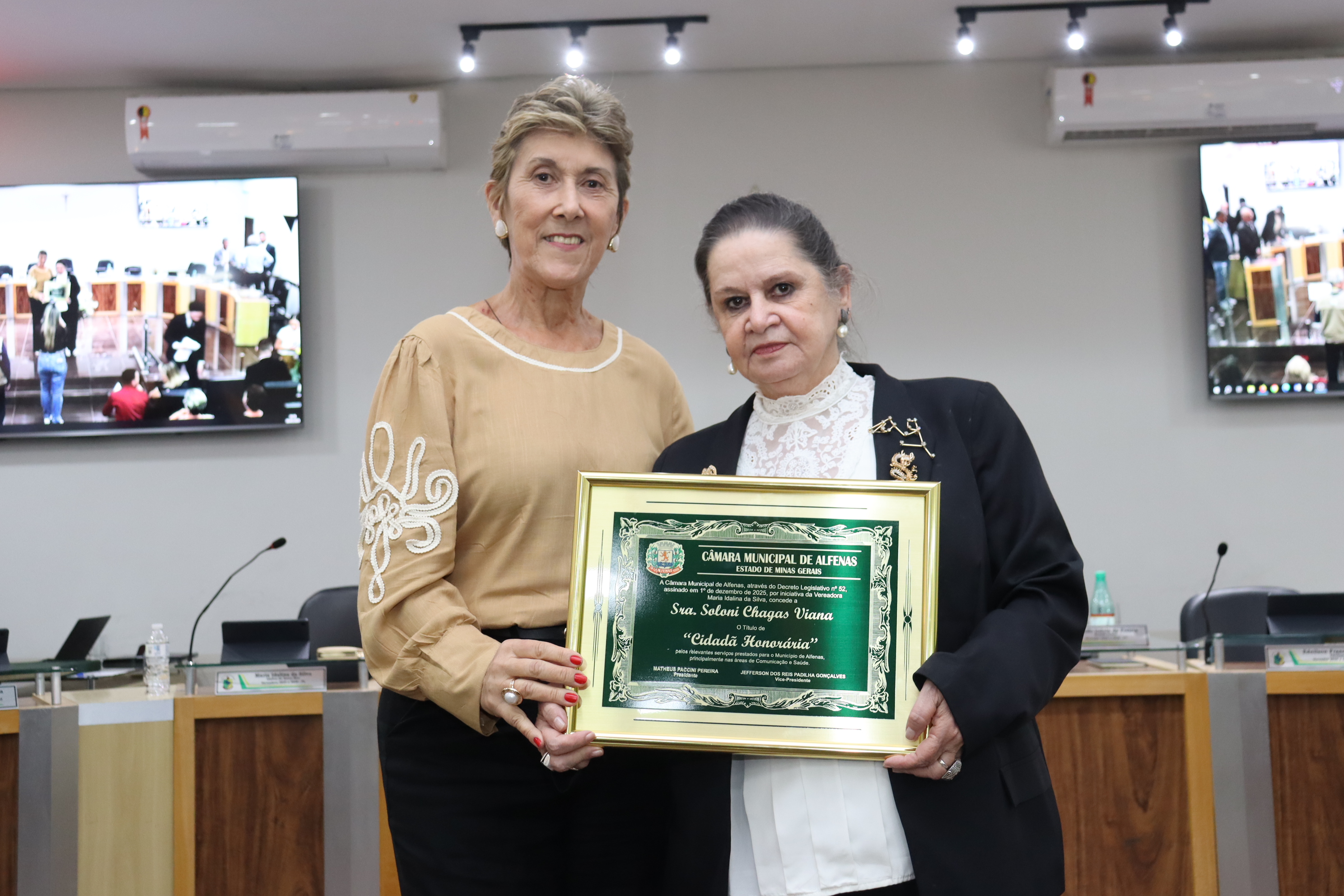 Soloni Viana recebe Título de Cidadã Honorária de Alfenas
