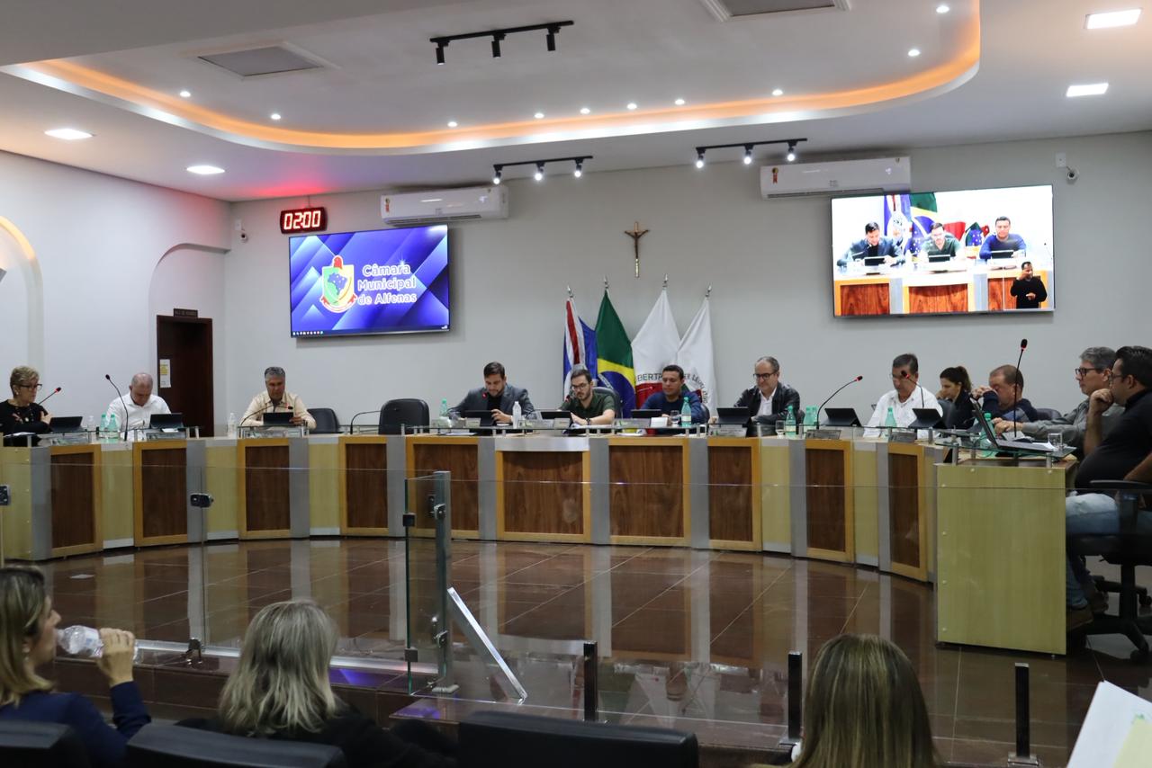Reunião da Câmara é marcada por homenagens a Zé Batista e aprovação de projetos