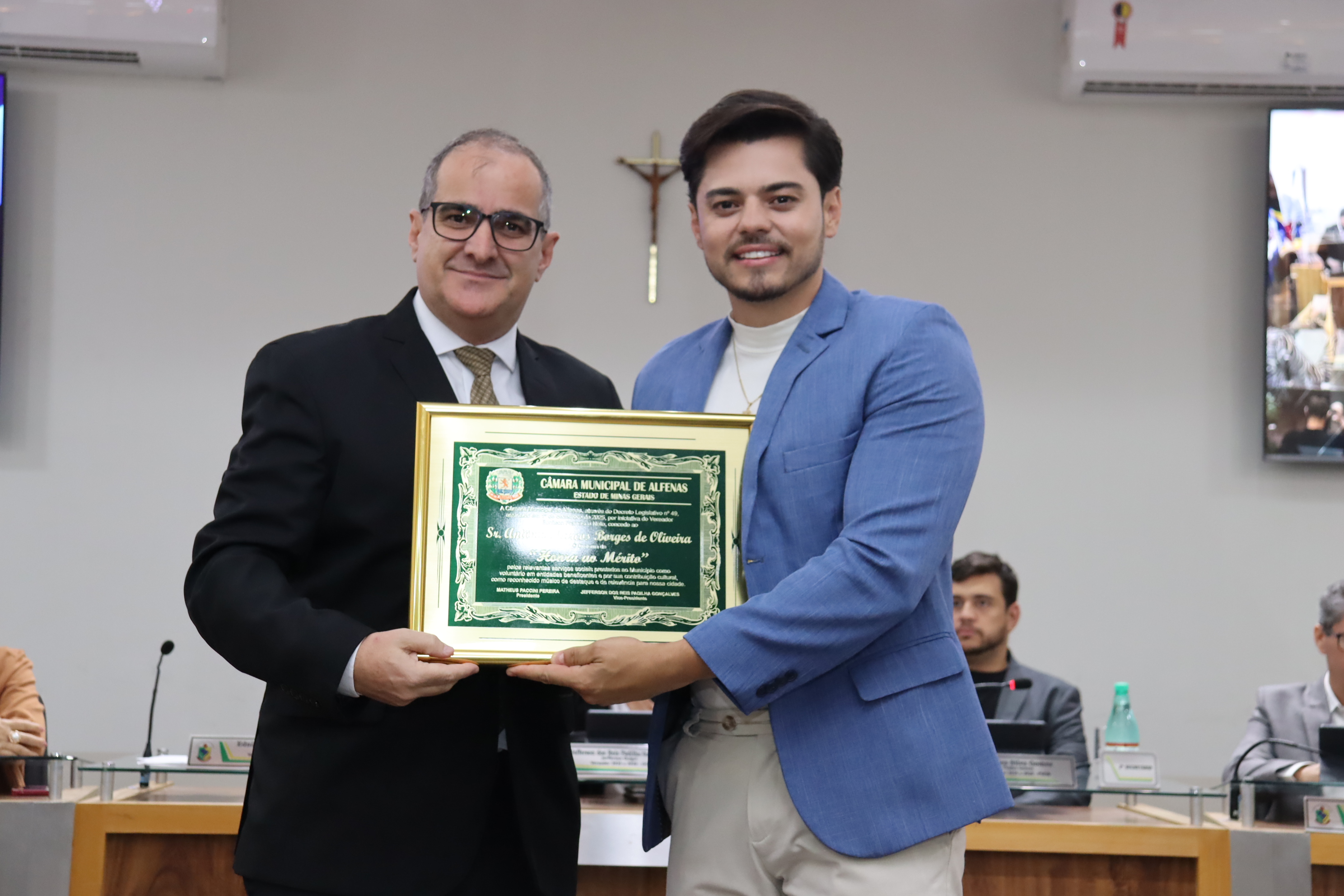 Antônio Marcos recebe Diploma de Honra ao Mérito