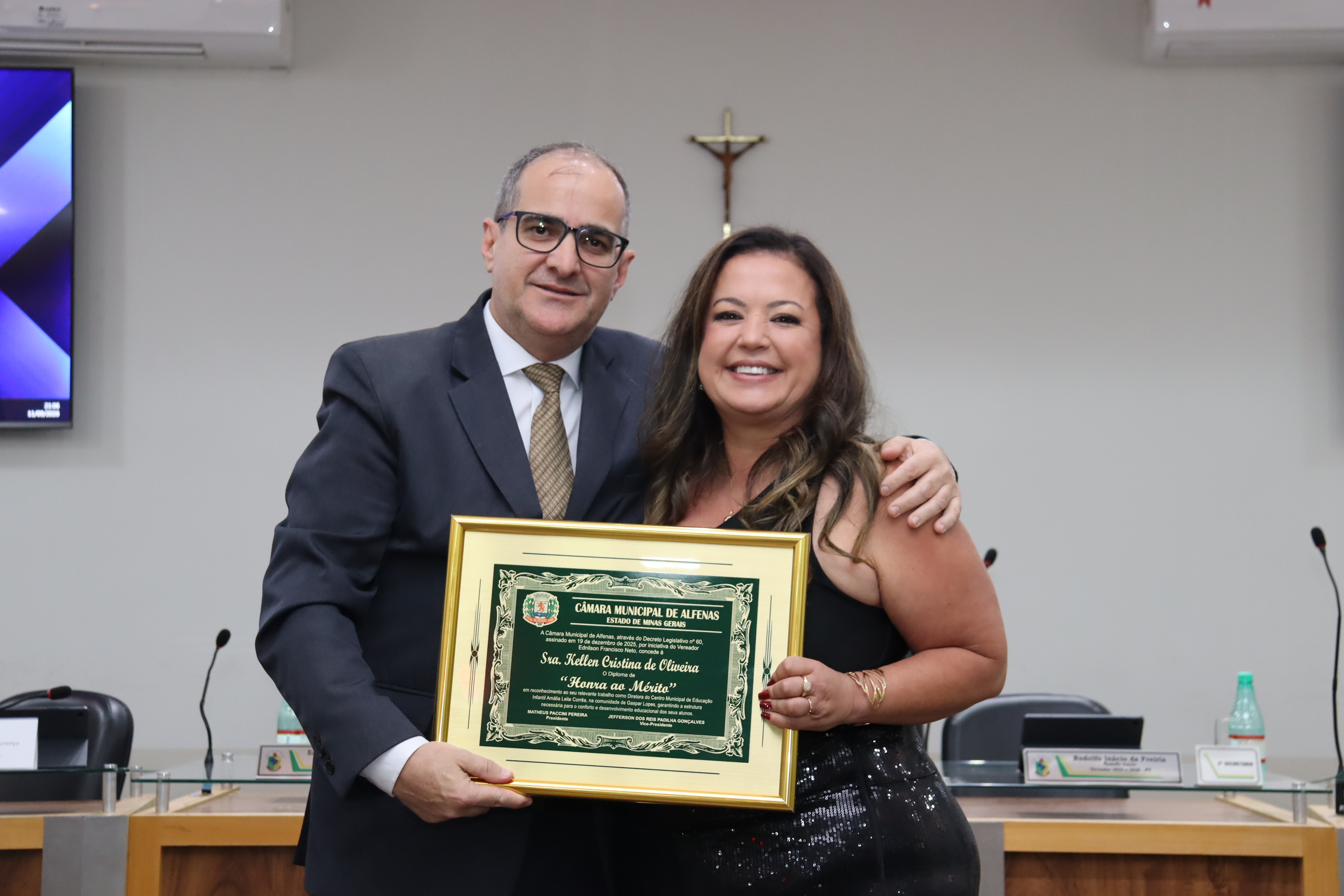 Kellen Cristina de Oliveira recebe Diploma de Honra ao Mérito