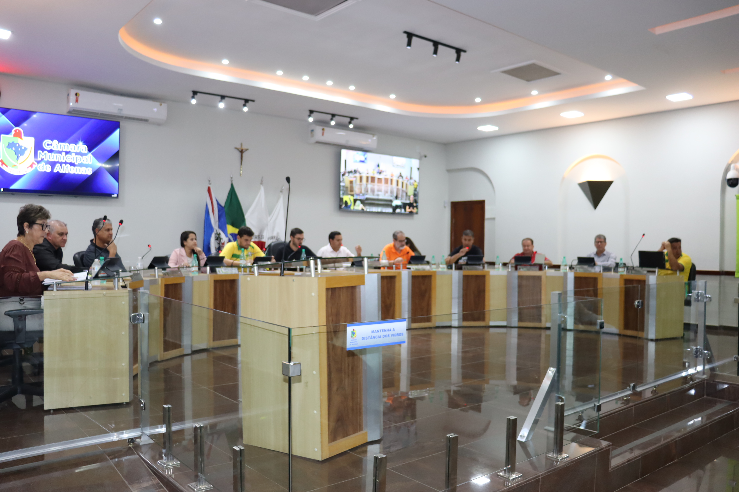Câmara de Alfenas aprova projeto sobre saúde mental e debate questões da educação e do transporte