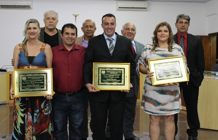 Confira as fotos da entrega de  títulos de Cidadania Honorária e diploma de Honra ao Mérito 