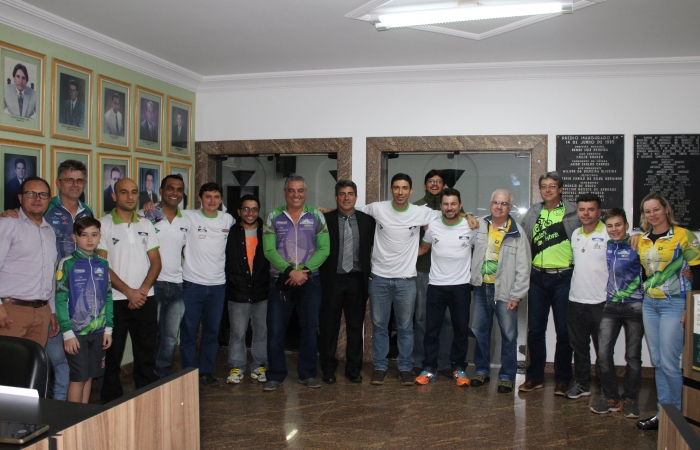 Ciclistas participam de reunião e Tribuna Livre