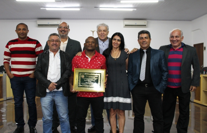 Camburão recebe Diploma de Honra ao Mérito